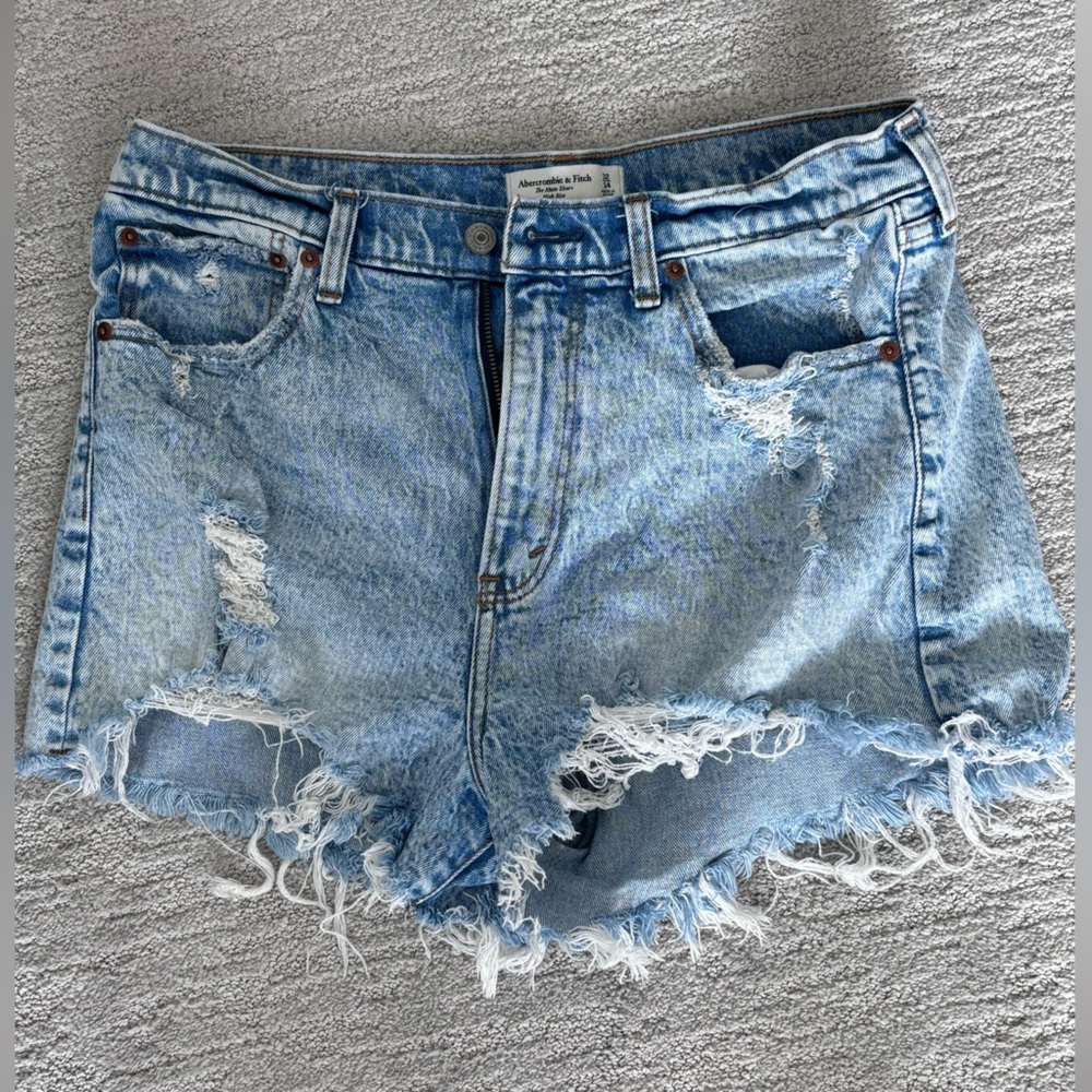 Abercrombie and Fitch mid rise mom short